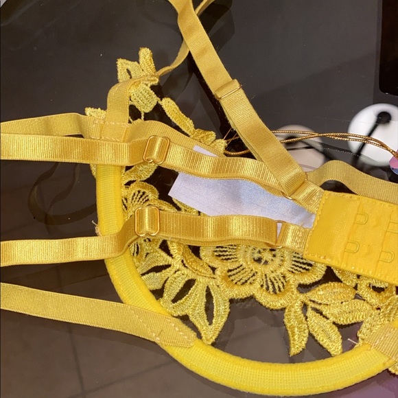 Bra & Panty Set - Picture 7 of 8